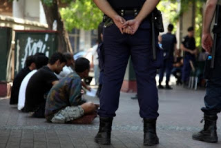 Συλλήψεις παράνομων μεταναστών στη Χίο - Φωτογραφία 1