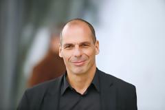 Βαρουφάκης: Ποιο κουμπί θα πατήσει η Μέρκελ;