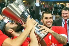 ΜΕΝΕΙ... ΕΥΡΩΛΙΓΚΑ Ο ΘΡΥΛΟΣ! (PHOTOS)