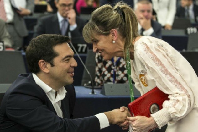 Από τη φυλακή στην ...αγκαλιά του Τσίπρα  [photos] - Φωτογραφία 4