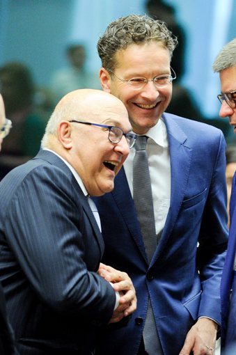 Τα χαμόγελα των υπουργών πριν το κρίσιμο Eurogroup - Φωτογραφία 2