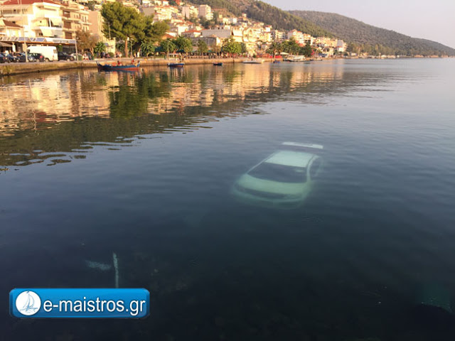 Αυτοκίνητο με τρεις γυναίκες έπεσε στη θάλασσα στον κόμβο Αμφιλοχίας - Φωτογραφία 2