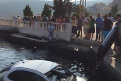 Αυτοκίνητο με τρεις γυναίκες έπεσε στη θάλασσα στον κόμβο Αμφιλοχίας
