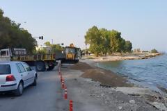 Πάτρα: Ξεκίνησε η διαμόρφωση της πλαζ και η επισκευή του δρόμου - Δείτε φωτο