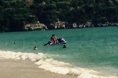 Πέρδικα: Επικίνδυνοι ελιγμοί από Jet ski δίπλα σε λουόμενους στο καραβοστάσι Κύριο [photos]
