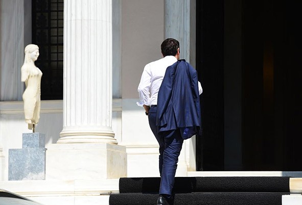 ΠΡΙΝ ΛΙΓΟ: Δε φαντάζεστε ποιος περίμενε τον Τσίπρα στο Μαξίμου - Δείτε τον εξουθενωμένο Πρωθυπουργού... [photos] - Φωτογραφία 3