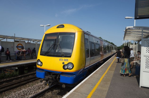 Βρετανός κάτοχος iPhone συνελήφθη για ρευματοκλοπή σε τρένο - Φωτογραφία 2