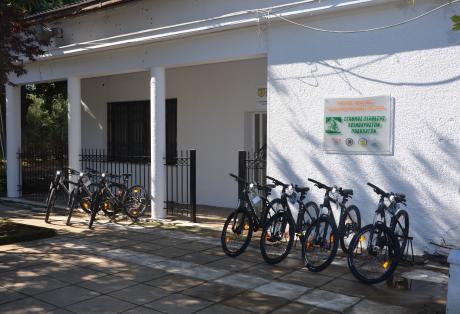 Kλειστός ο χώρος διάθεσης κοινοχρήστων ποδηλάτων στο Μώλο της Αγ. Νικολάου το καλοκαίρι - Φωτογραφία 1