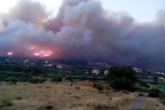 Ανεξέλεγκτη η κατάσταση στη Λακωνία - Δραματικές στιγμές για τους κατοίκους που εγκαταλείπουν τα σπίτια τους - Δείτε φωτο