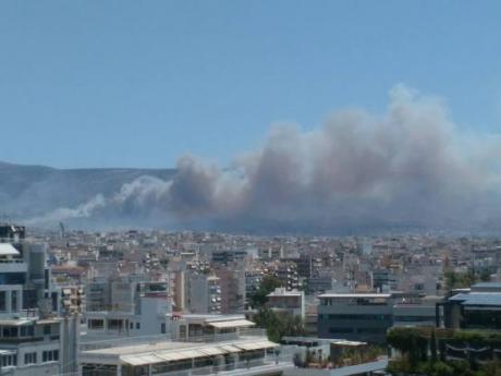 Καίγονται σπίτια στον Υμηττό - Δείτε φωτο - Φωτογραφία 3