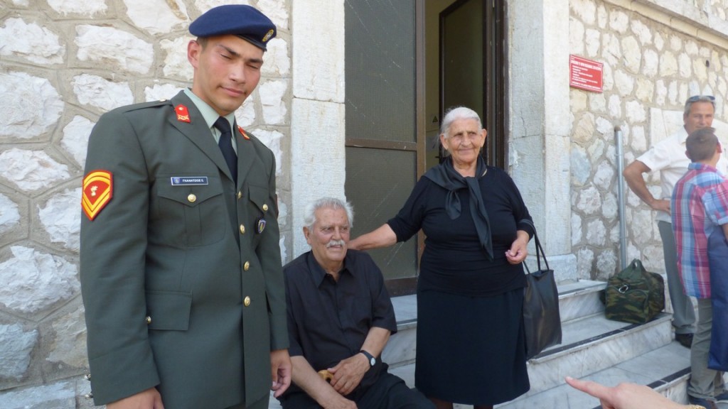 Ορκίζομαι να φυλάττω πίστη εις την Πατρίδα βροντοφώναξαν οι Λοχίες της ΣΜΥ (φωτορεπορταζ & vid)…Σαστίζοντας ακόμη και τον Αρχηγό του ΓΕΣ ! - Φωτογραφία 11