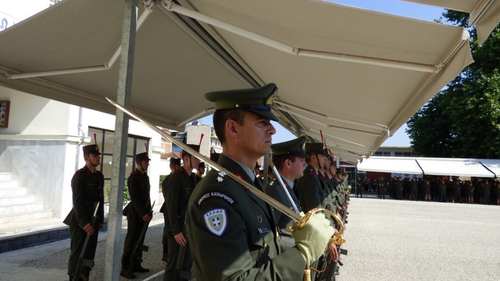 Ορκίζομαι να φυλάττω πίστη εις την Πατρίδα βροντοφώναξαν οι Λοχίες της ΣΜΥ (φωτορεπορταζ & vid)…Σαστίζοντας ακόμη και τον Αρχηγό του ΓΕΣ ! - Φωτογραφία 23