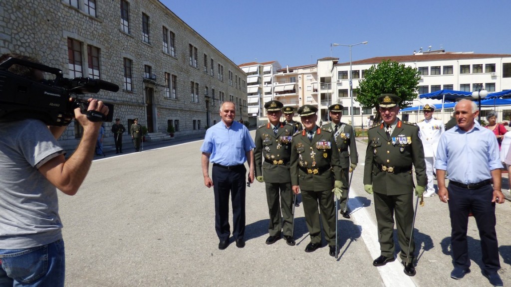 Ορκίζομαι να φυλάττω πίστη εις την Πατρίδα βροντοφώναξαν οι Λοχίες της ΣΜΥ (φωτορεπορταζ & vid)…Σαστίζοντας ακόμη και τον Αρχηγό του ΓΕΣ ! - Φωτογραφία 29