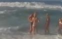 Συγκλονιστικό βίντεο με ναυαγοσώστη που σώζει από πνιγμό δυο τουρίστες στα Χανία - Φωτογραφία 1