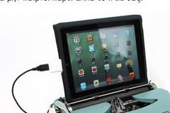 Αυτό είναι το πιο επικό stand/πληκτρολόγιο για το iPad
