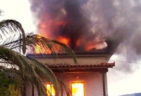 40 σπίτια κάηκαν στη Λακωνία - Φωτογραφία 1