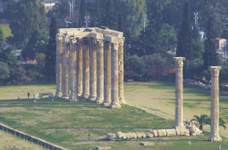 Οι στύλοι του Ολυμπίου Διός - Πώς γκρεμίστηκαν οι περισσότερες από τις 104 κολώνες που ζύγιζαν 364 τόνους… - Φωτογραφία 1