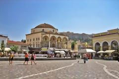 Ποια ΚΑΤΑΡΑ κρύβεται πίσω από το τζαμί στο Μοναστηράκι;