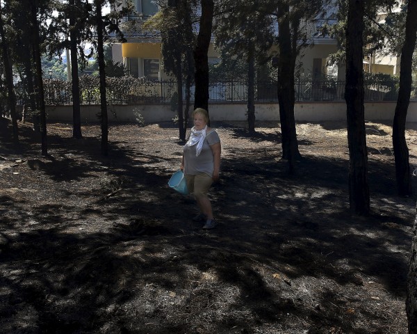 Ραγίζει καρδιές! Οι εικόνες καταστροφής από τον Υμηττό που κάνουν τον γύρο του κόσμου [photos] - Φωτογραφία 4