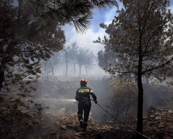 Ραγίζει καρδιές! Οι εικόνες καταστροφής από τον Υμηττό που κάνουν τον γύρο του κόσμου [photos] - Φωτογραφία 9