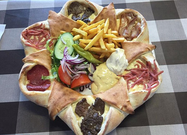 ΔΕΙΤΕ την πιο περίεργη… πίτσα του κόσμου! [photo] - Φωτογραφία 2