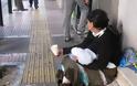 Πάτρα: Πολίτης κάλεσε την Αστυνομία κι έσωσε μισολιπόθυμο μωράκι από τα χέρια ζητιάνας