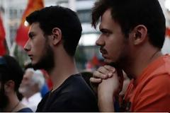 Τelegraph: Νέοι, άνεργοι και χωρίς μέλλον - Στην Ελλάδα μια ακόμη γενιά χάνεται