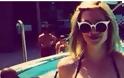 H Τζούλια Αλεξανδράτου στην πισίνα με μαγιό κολάζει τα πλήθη [photos]