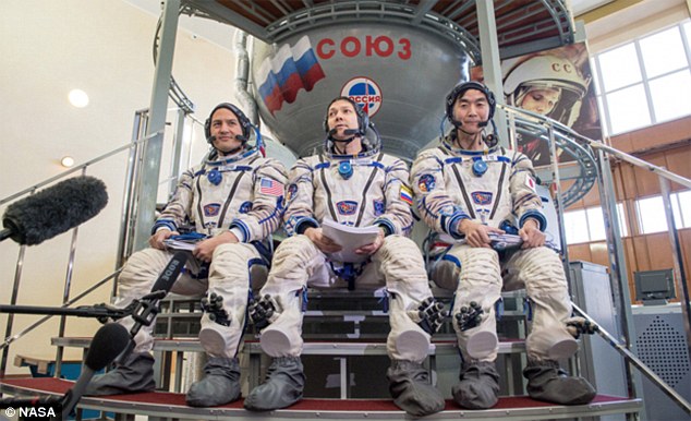 Συγκινητικό: Αστροναύτες αποχαιρετούν τις οικογένειές τους πριν το ταξίδι στο Διάστημα [photos] - Φωτογραφία 4