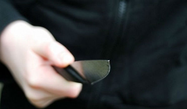 Πάτρα: Ανήλικος μαχαίρωσε συνομήλικό του για ένα κινητό - Φωτογραφία 1