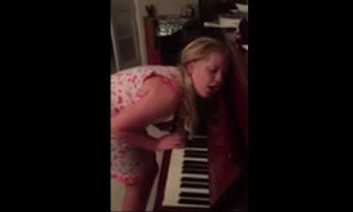 Απίστευτο βίντεο! 12χρονη υπνοβατεί και… παίζει πιάνο - Φωτογραφία 1