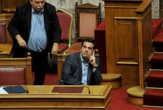Που κοιτούσε ο Αλέξης Τσίπρας μέσα στην Βουλή; [photos] - Φωτογραφία 1