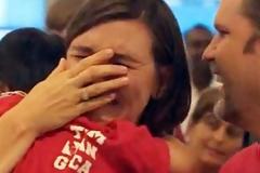 6χρονη με ειδικές ανάγκες γνωρίζει για πρώτη φορά τους ανάδοχους γονείς της [photos]