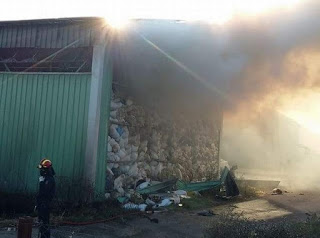 ΚΑΤΑΣΤΡΟΦΗ:  Πυρκαγιά εργοστασίου στην Αύρα Καλαμπάκας - Φωτογραφία 1