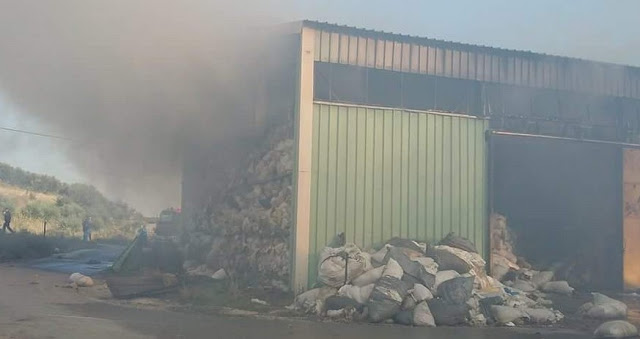 ΚΑΤΑΣΤΡΟΦΗ:  Πυρκαγιά εργοστασίου στην Αύρα Καλαμπάκας - Φωτογραφία 2