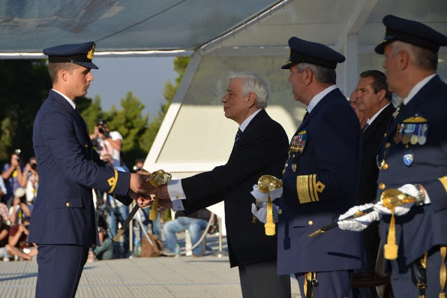 Η πολιτική και στρατιωτική ηγεσία του ΥΠΕΘΑ στην ορκωμοσία των νέων Ανθυποσμηναγών [photos] - Φωτογραφία 13