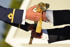 Η πολιτική και στρατιωτική ηγεσία του ΥΠΕΘΑ στην ορκωμοσία των νέων Ανθυποσμηναγών [photos]