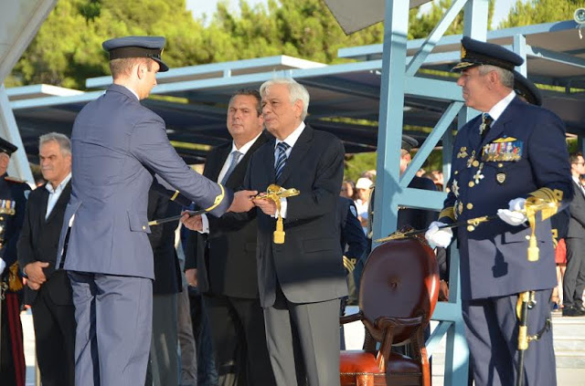 Η πολιτική και στρατιωτική ηγεσία του ΥΠΕΘΑ στην ορκωμοσία των νέων Ανθυποσμηναγών - Φωτογραφία 4