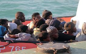 Στον Πειραιά οι μετανάστες που διασώθηκαν στην Κρήτη - Φωτογραφία 1