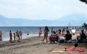 Γεμάτες κόσμο οι ακατάλληλες για κολύμβηση παραλίες της Πάτρας - Δείτε φωτο