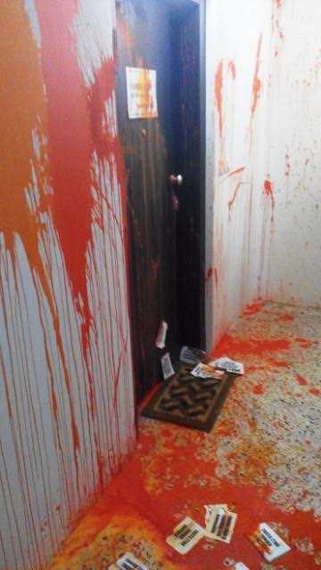 Επίθεση στα γραφεία του ΣΥΡΙΖΑ στην Ξάνθη - Πέταξαν μπογιές στην πόρτα και τους τοίχους - Φωτογραφία 2