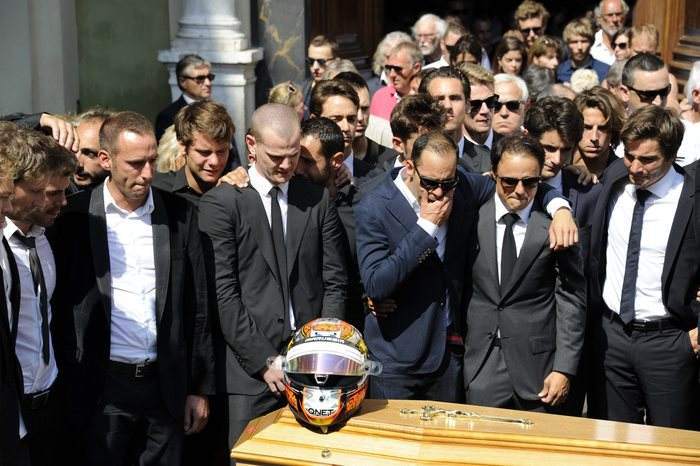 Formula 1: Ράγισαν καρδιές στο τελευταίο «αντίο» στον Ζιλ Μπιανκί (φωτό) - Φωτογραφία 1