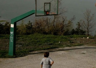 ΤΡΑΓΩΔΙΑ : Πέθανε μπροστά στο παιδί του, την ώρα που έπαιζε μπάσκετ - Φωτογραφία 1