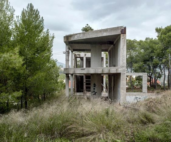 Guardian: Αφιέρωμα στις οικοδομές - φαντάσματα στην Αθήνα - Φωτογραφία 2