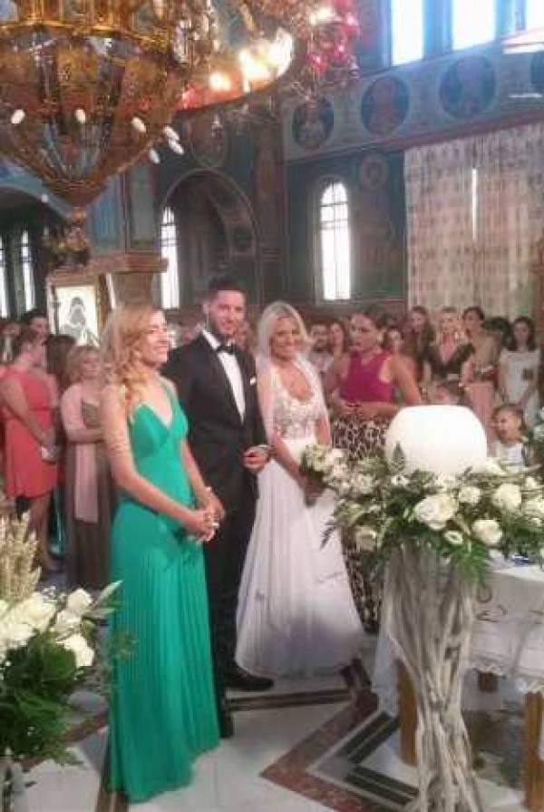 H νύφη που έγινε viral στην Πάτρα - Έβγαλε το νυφικό και...  [photos] - Φωτογραφία 2