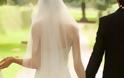 H νύφη που έγινε viral στην Πάτρα - Έβγαλε το νυφικό και...  [photos]