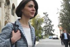 Ποια είναι η νέα εκπρόσωπος του ΔΝΤ, Ντέλια Βελκουλέσκου, που στην Κύπρο ο Αναστασιάδης φέρεται να της πέταξε την καρέκλα
