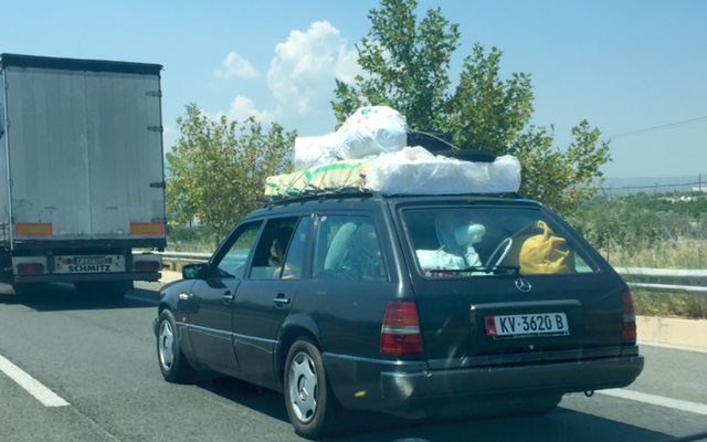 Άρων άρων φεύγουν οι Αλβανοί από την Ελλάδα... [photos] - Φωτογραφία 3