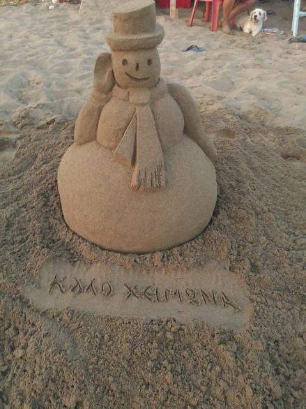 Ηλεία: Ο καλλιτέχνης της άμμου που εντυπωσιάζει τους λουόμενους - Φωτογραφία 3