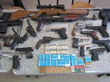 Πάτρα: 45χρονος έμπορος κυνηγετικών όπλων ο αρχηγός της σπείρας εμπορίας όπλων – Συνελήφθη και 34χρονος από το Ρίο - Φωτογραφία 1